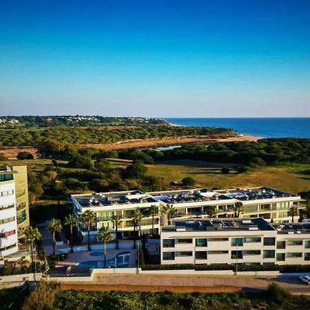 Sunny Holidays Apartment *
